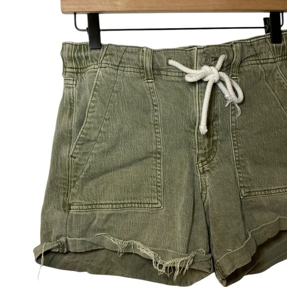 American Eagle Outfitters Green Cargo Shorts Relaxed Fit - Picture 2 of 5